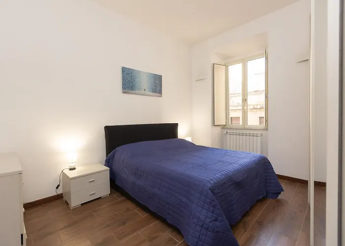 Guesthost - Roomy In Rome's Centre Apartment *