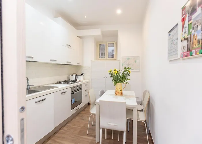 Apartment Guesthost - Roomy In Rome's Centre Rome
