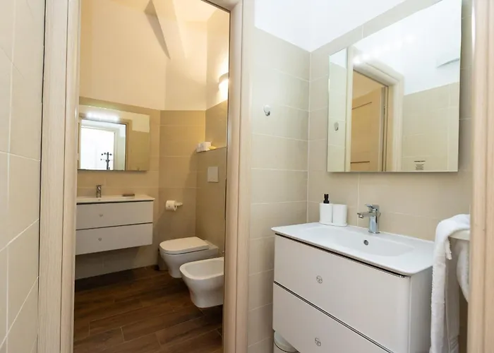 Apartment Guesthost - Roomy In Rome's Centre Rome