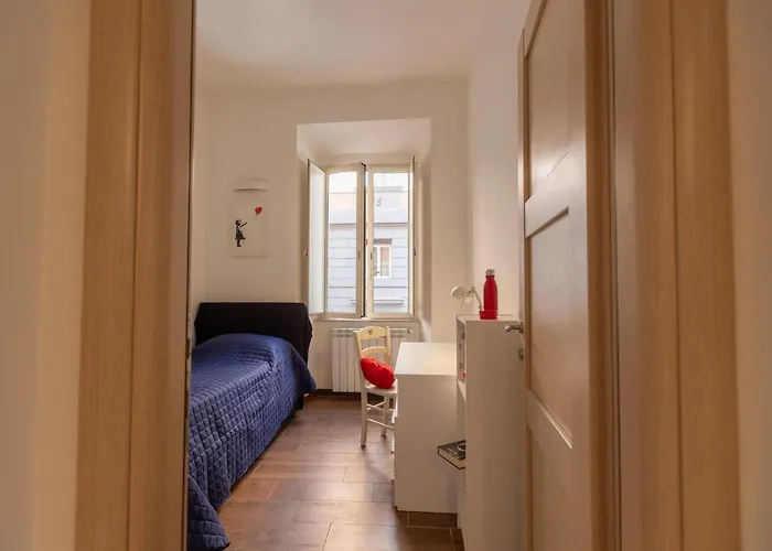 Guesthost - Roomy In Rome's Centre Apartment *