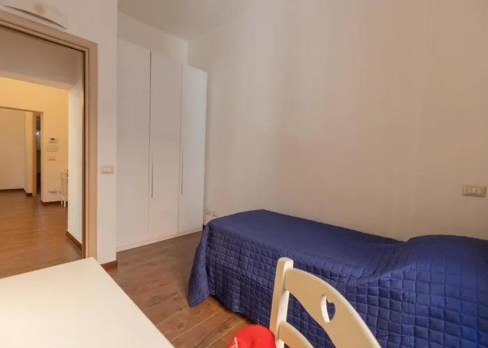 Guesthost - Roomy In Rome's Centre