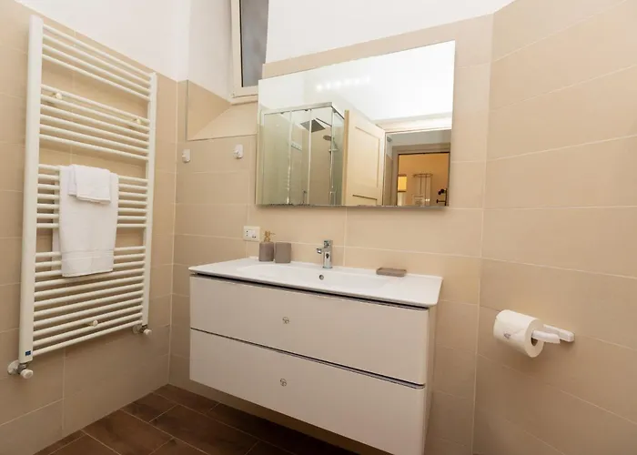 Guesthost - Roomy In Rome's Centre Appartamento Roma