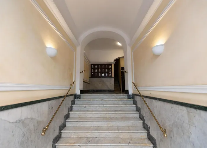 Guesthost - Roomy In Rome's Centre *